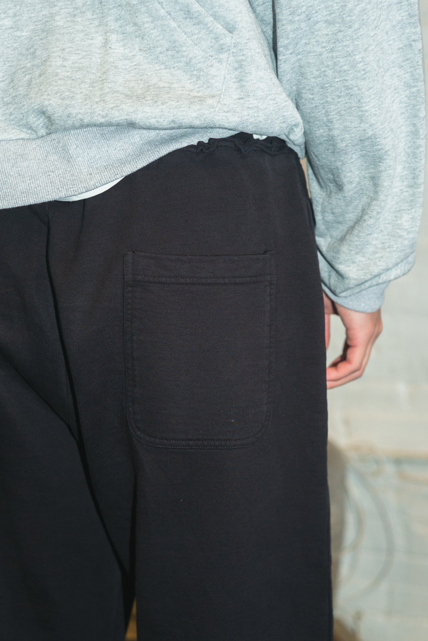 SOUVENIR washed sweatpant in black